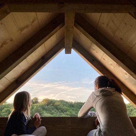 Cabane Bivouac Avec Echelle A L'Ombre Des Chenes Idrac-Respailles Exterior foto